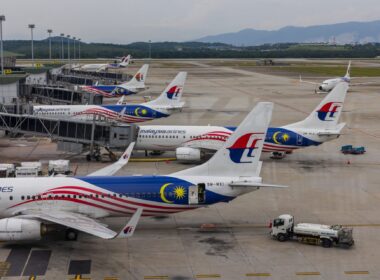 Several Malaysia Airlines Boeing 737s