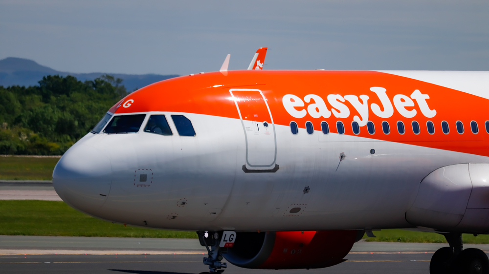 EasyjetAirbus320NeoG uzlgTaxingToGateAtManchester