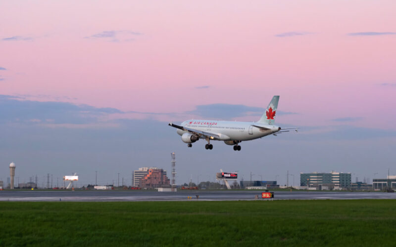 air_canada_airbus_a320_passenger_plane_landing.jpg