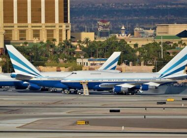 boeing_747sp_pair_‘vq-bms_and_‘vp-blk_28942004595.jpg