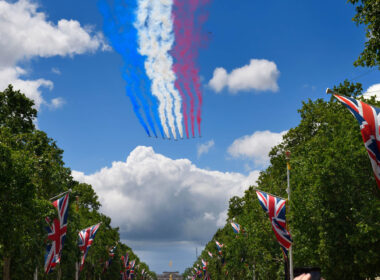 red_arrows_flypast_over_the_mall.jpg